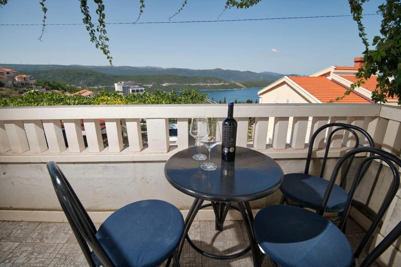 Bona * Neum